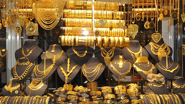 Ons 4 bin 242 doları, gram 5 bin 707 TL'yi gördü