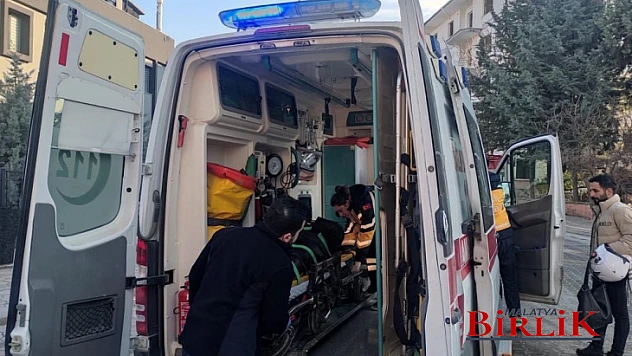 Otomobil İle Elektrikli Motosiklet Çarpıştı: 1 Yaralı