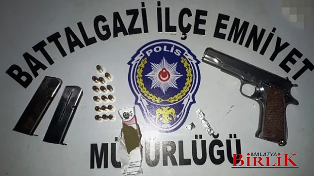Ruhsatsız Tabanca ve Uyuşturucu Madde Yakalandı