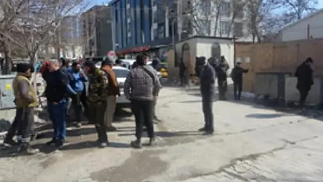 Şantiye İşçileri Arasında Taşlı Sopalı Kavga: 15 Yaralı