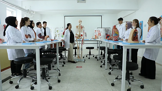 Sağlık Bilimleri Fakültesinde Bir İlk: Hemşirelik Bölümü Akredite Edildi