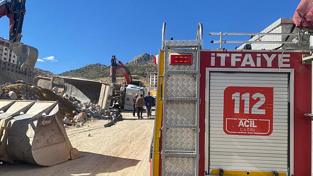 Şantiyede Kamyon Devrildi: 1 Yaralı