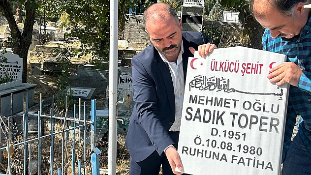 Şehitlerimize Vefa: Ülkü Ocakları Malatya Şubesi Sadık Toper'in Mezarı İçin Çalıştı