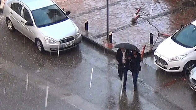 Sıcaklıklar 4 Derece Düşüyor: İç ve Doğu Kesimlerde Yağışlı Hava Hakim