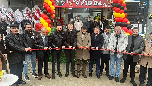 Siyaset ve İş Dünyası Tecde'de Buluştu: Pizza10-Da Açıldı