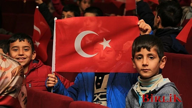 Tiyatro Etkinliğiyle Çocuklar Keyifli Zaman Geçirdi