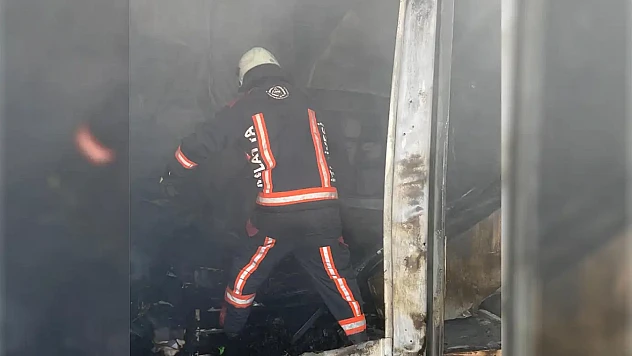 TOKİ Şantiyesinde Konteyner Yangını