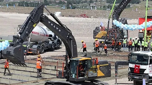 Türkiye Zengezur Koridoru İçin İlk Kazmayı Vurdu