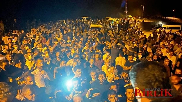 Tütüncünün Protestosu Gece'de Devam Etti