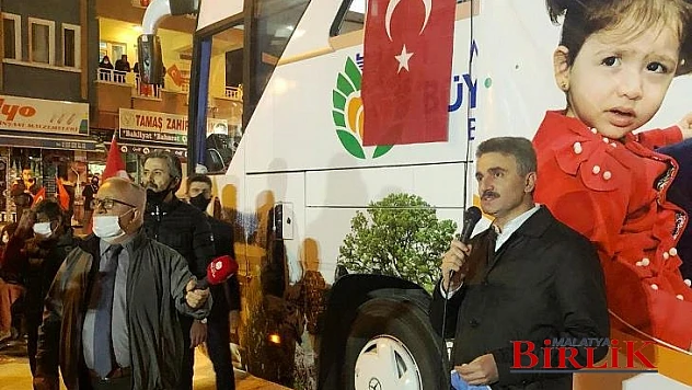 Vali Baruş 100. Yıl Çoşkusuna Vatandaşlarla Birlikte Ortak Oldu