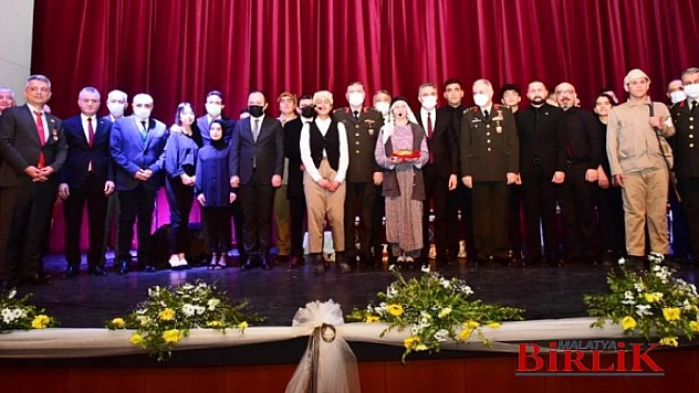 Vali Baruş, 18 Mart Şehitler Günü Anma Programına Katıldı