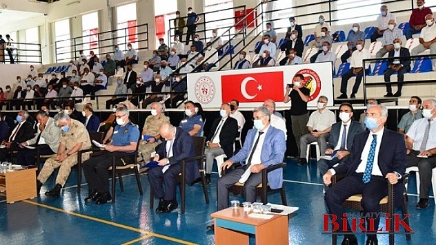 Vali Baruş, Akçadağ'da Kurum Yetkilileri ve Muhtarları Bir Araya Getirdi