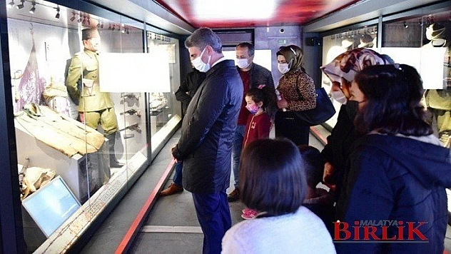 Vali Baruş, Çanakkale Savaşları Mobil Müzesini Ziyaret Etti