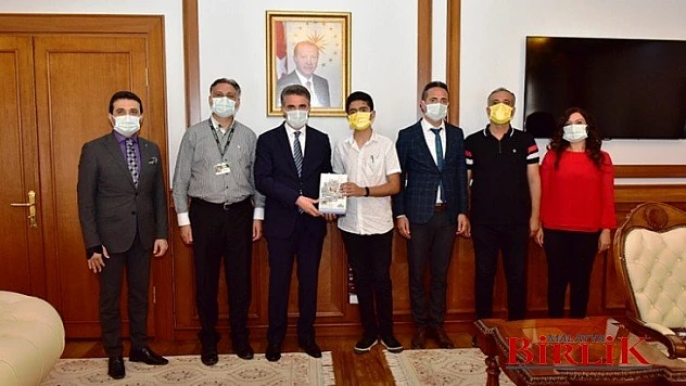 Vali Baruş LGS 1.'si Alperen Yıldırım'ı Makamında Kabul Etti