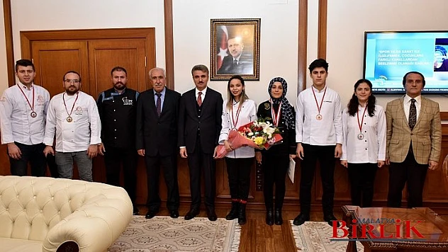 Vali Baruş, Madalya Kazanan Öğrencileri Makamında Ağırladı