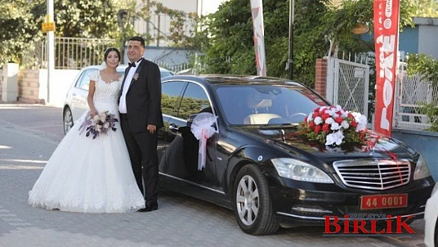 Vali Baruş Makam Aracını Gazimizin Düğünü İçin Gelin Arabası Yaptı