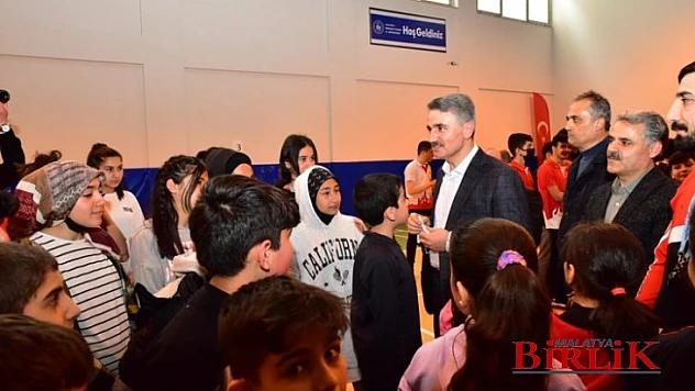 Vali Baruş, Melekbaba Gençlik Merkezinde Gençlerle Buluştu