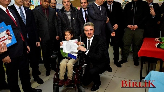 Vali Baruş, Öğrencilerin Karne Heyecanını Paylaştı