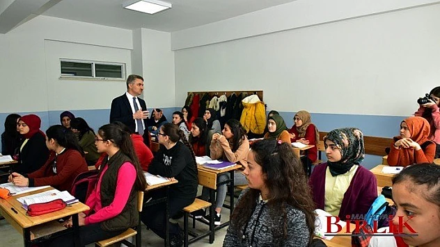 Vali Baruş Selçuklu Ortaokulunu ve Niyazi Mısri İlkokulunu Ziyaret Etti