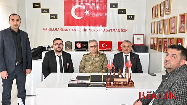 Vali Ersin Yazıcı'nın Katılımıyla Şehitlerimizin Anısına Aşure Dağıtımı