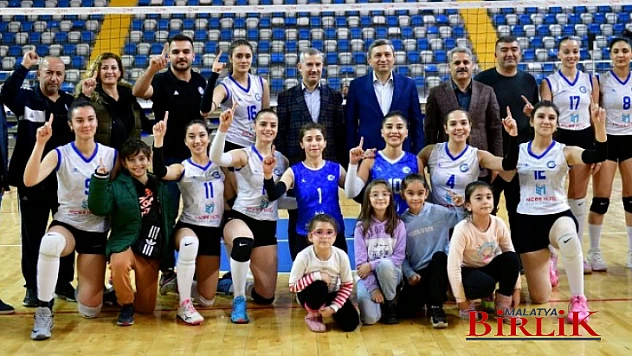 Vali Hulusi Şahin'den Kadın Voleybol Takımına Destek