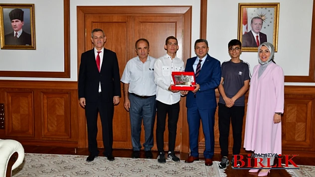 Vali Şahin, TEKNOFEST'te Dereceye Giren Öğrencileri Kabul Etti