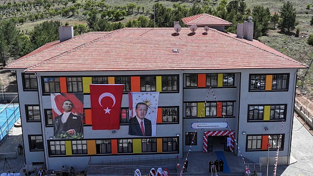 Vali Seddar Yavuz Adnan Başdemir Ortaokulu Açılış Törenine Katıldı