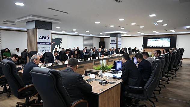 Vali Yavuz Başkanlığında Hafif Çelik Kırsal Köy Konutları İstişare ve Koordinasyon Toplantısı Gerçekleştirildi