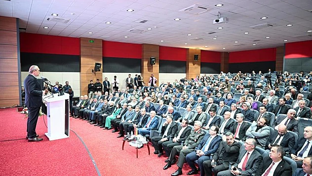 Vali Yavuz, İpekyolu Kariyer Fuarı Açılış Programına Katıldı