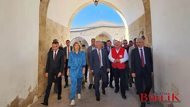 Vali Yazıcı ve Milletvekili Ölmeztoprak Hekimhan Tarihi Taş Han'da