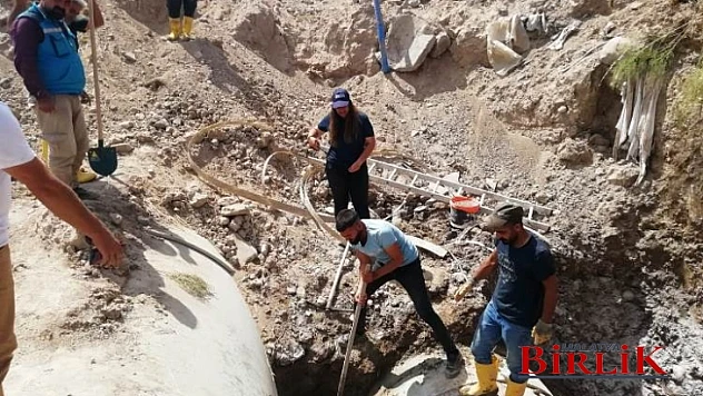 Yazıhan'da Sulama Suyu Borusu Patladı