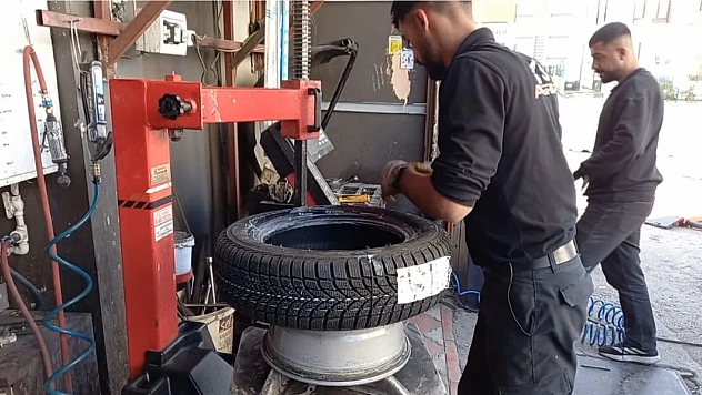 Yeni Düzenleme: Kış Lastiği Takmayan Ticari Araçlar Yola Devam Edemeyecek