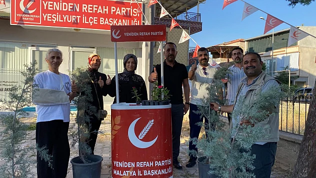 Yeniden Refah Partisinden Fidan Dağıtımı