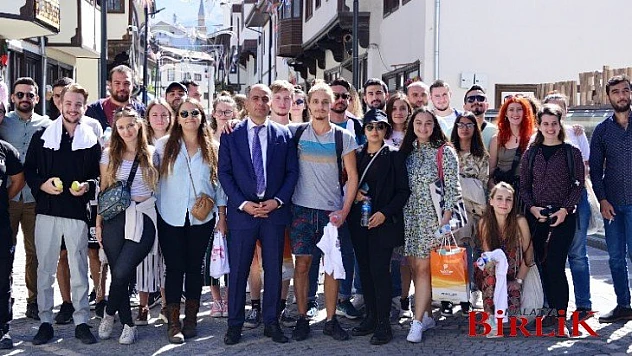 Yerli Ve Yabancı 35 Öğrenci, Yeşilyurt Belediyesinin Kültürel Yatırımlarına Hayran Kaldı