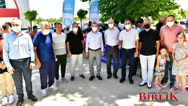 Yeşilyurt Belediye Başkanı Mehmet Çınar Sporculara Aşure İkram Etti