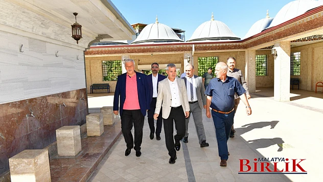 Yeşilyurt Belediyesi Cami Temizleme Ekipleri, İlçedeki 170 Camiyi Baştan Aşağıya Temizliyor