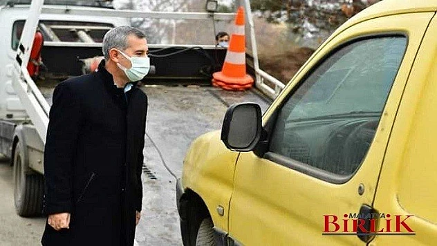 Yeşilyurt Belediyesi, Çevre Ve Görüntü Kirliliği Oluşturan Hurda Araçları Topluyor