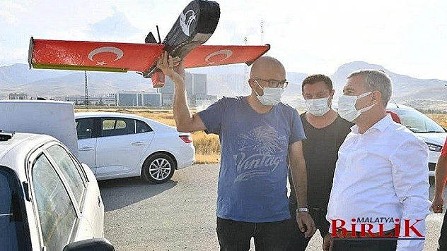 Yeşilyurt Belediyesi, İha Yarışmasında Türkiye Birincisi Olan Ebabil Takımına Sponsor Oldu