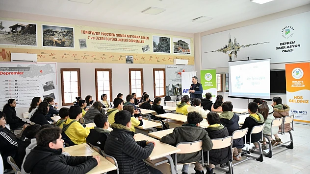 Yeşilyurt Belediyesi'nden Öğrencilere Uygulamalı Deprem Eğitimi