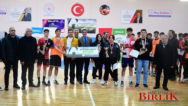 Yeşilyurt Belediyesi'nin Ev Sahipliğinde Gerçekleşen '100.Yıl Futsal Turnuvası' Tamamlandı