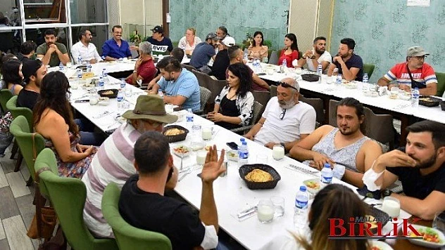 Yeşilyurt Belediyesi, 'Zalo' Filminin Yönetmeni Ve Oyuncularını Ağırladı