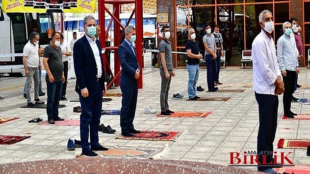 Yeşilyurt'ta 'Sağlıklı Ve Güvenilir' Ortamlarda Cuma Namazı Kılındı