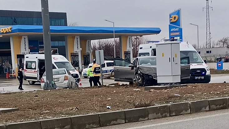 Akçadağ’da Trafik Kazası: İki Araç Çarpıştı, 4 Yaralı