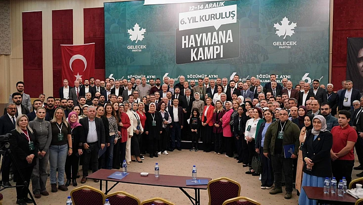 Davutoğlu: 'Türkiye Büyük Bir Güven, Ahlak ve Yönetim Krizi Yaşıyor'