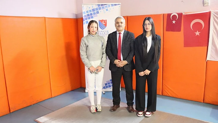 Malatya’da Sporun Güzel Yüzü: İkiz Kardeşler Eskrimde Buluştu