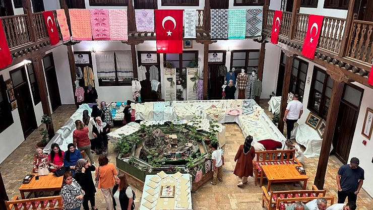 Arapgir Halk Eğitimi Merkezi Yılsonu Sergisi Yoğun İlgi Gördü