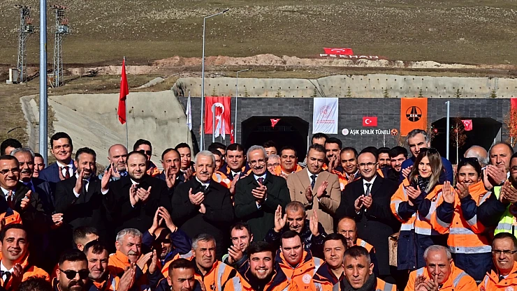 Aşık Şenlik Tüneli Ve Çıldır-Aktaş Sınır Kapısı Yolu Hizmete Açıldı