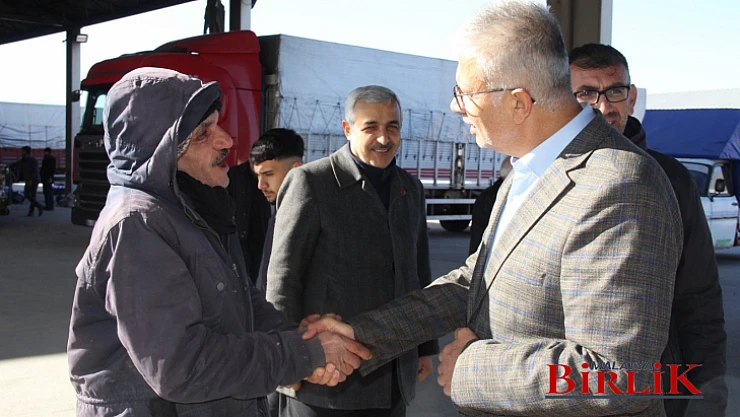 Başkan Adayı Gezer, Hal Esnafı Ve Galericiler Sitesini Ziyaret Etti