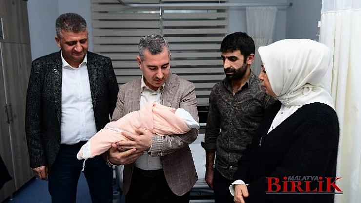Başkan Çınar, Azra Bebeğin Kulağına İsmini Okudu, Dua Etti