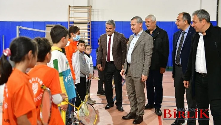 Başkan Çınar, Türkiye Şampiyonasına Hazırlanan Badminton Takımını Ziyaret